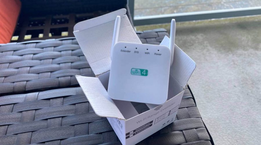 ExtendTecc Wi-Fi Booster out of box